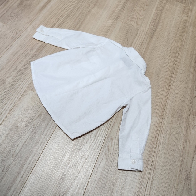 西松屋(ニシマツヤ)の西松屋 シャツ 80 キッズ/ベビー/マタニティのベビー服(~85cm)(シャツ/カットソー)の商品写真
