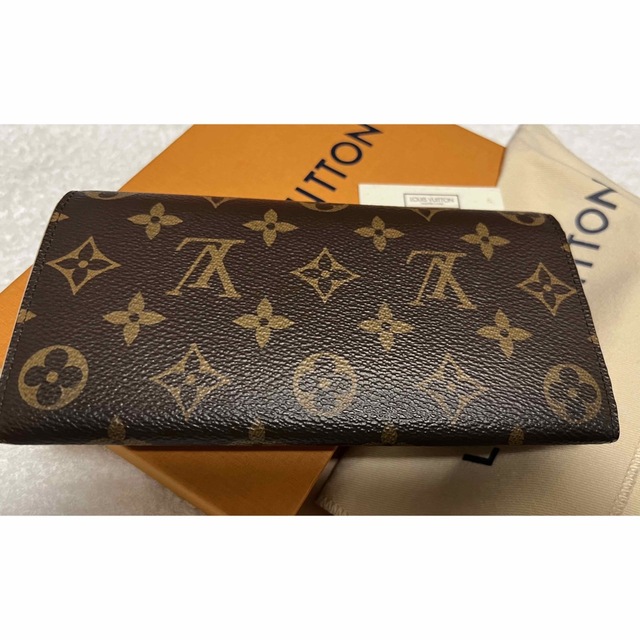 LOUIS VUITTON(ルイヴィトン)のルイヴィトン　長財布　お花　赤 レディースのファッション小物(財布)の商品写真