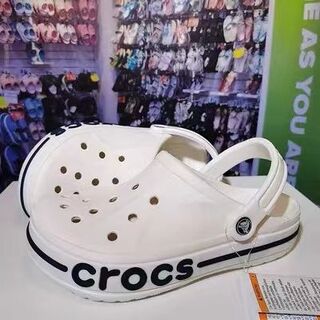 クロックス(crocs)の新製品はサンダルを使わないカジュアルシューズ男性と女性の古典学(スニーカー)