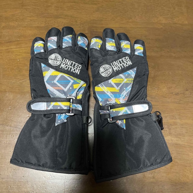美品)UNITED MOTION スノーグローブ スキーグローブ キッズ手袋の通販