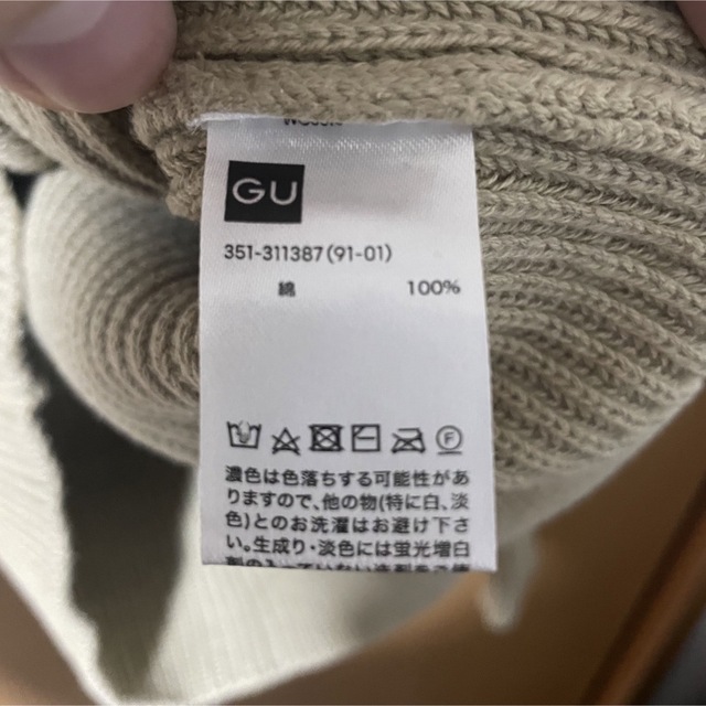 GU(ジーユー)のニット　ベージュ　gu メンズのトップス(ニット/セーター)の商品写真