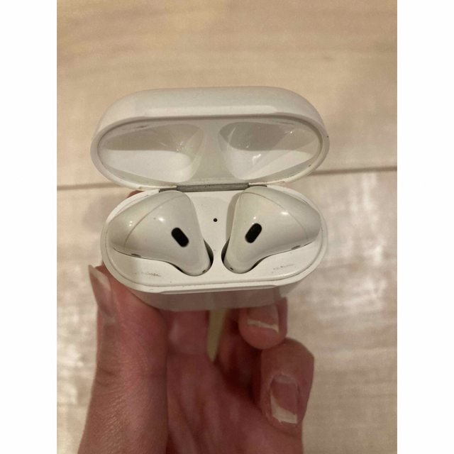 Apple(アップル)のAPPLE AirPods イヤホン MMEF2J/A スマホ/家電/カメラのオーディオ機器(ヘッドフォン/イヤフォン)の商品写真