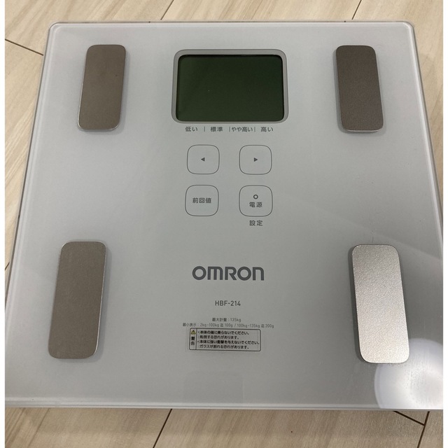 OMRON(オムロン)の「中古」OMRON KaradaScan HBF-214 スマホ/家電/カメラの美容/健康(体重計/体脂肪計)の商品写真