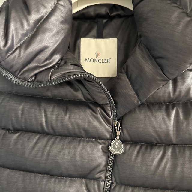 MONCLER(モンクレール)のmm様専用　モンクレール　ベスト　レディース レディースのジャケット/アウター(ダウンベスト)の商品写真