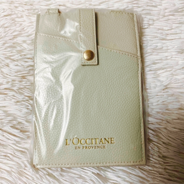 L'OCCITANE(ロクシタン)のロクシタン　ノベルティ　スマホポーチ　☆新品・未開封・美容液サンプル付き コスメ/美容のキット/セット(サンプル/トライアルキット)の商品写真