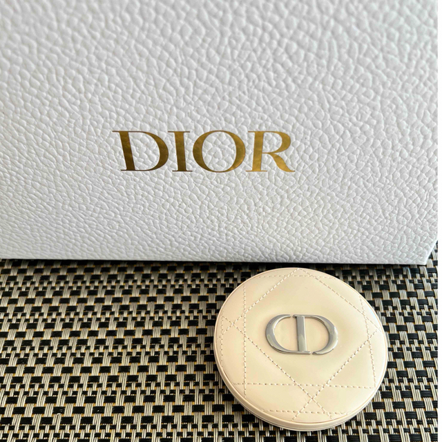Dior(ディオール)の【uri様ご専用】 コスメ/美容のベースメイク/化粧品(フェイスパウダー)の商品写真