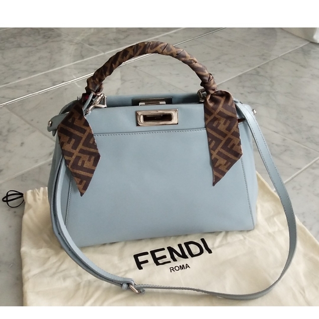 安価 - FENDI FENDI ツイリー付き アイコニック レギュラー ピーカブー 安価 - FENDI FENDI ツイリー付き アイコニック レギュラー ピーカブー