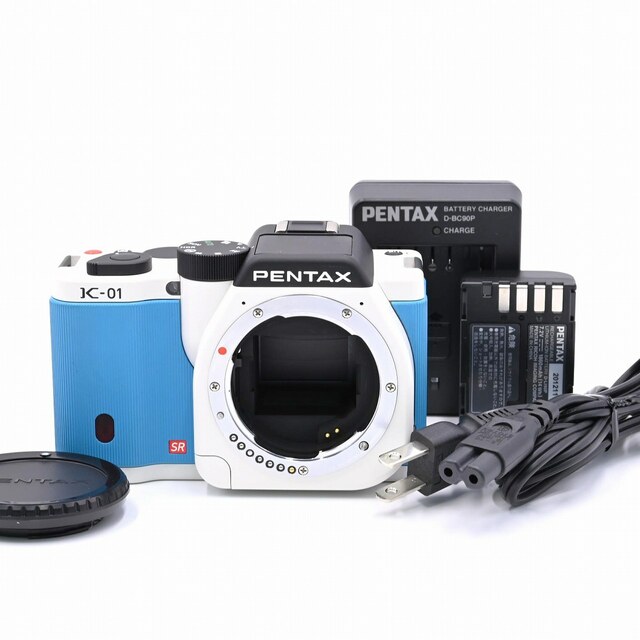 PENTAX(ペンタックス)のPENTAX K-01 ボディ ホワイト×ブルー スマホ/家電/カメラのカメラ(ミラーレス一眼)の商品写真