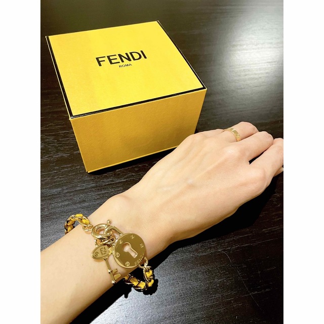 未使用 FENDI ゴールドチェーンレザー ブレスレット イエロー