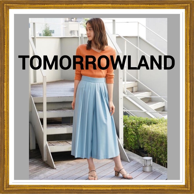 TOMORROWLAND(トゥモローランド)のトゥモローランド　ガウチョパンツ　ワイドパンツ　パンツ　プリーツ　ブルー　水色 レディースのパンツ(カジュアルパンツ)の商品写真