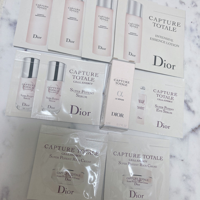 Dior(ディオール)の《試供品》Dior カプチュールトータル　豪華セット コスメ/美容のキット/セット(サンプル/トライアルキット)の商品写真
