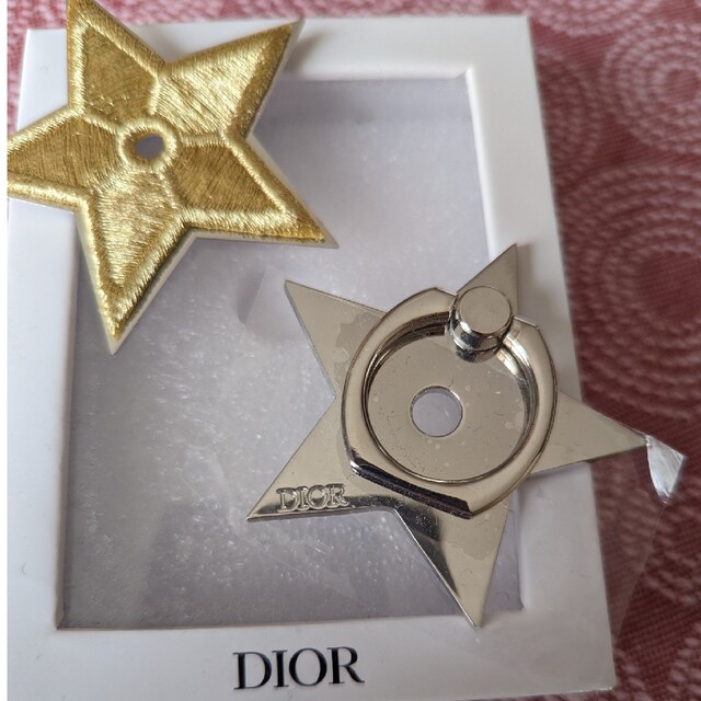 Christian Dior(クリスチャンディオール)の♡DIOR♡　ピンバッチ、スマホ　ホールドリングのセット スマホ/家電/カメラのスマホアクセサリー(その他)の商品写真