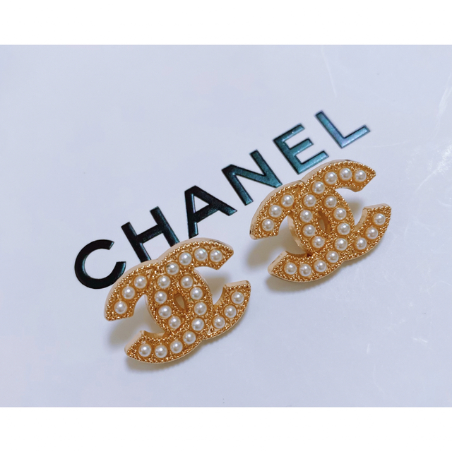 CHANEL(シャネル)のCHANELボタンピアス/イヤリング ハンドメイドのアクセサリー(ピアス)の商品写真