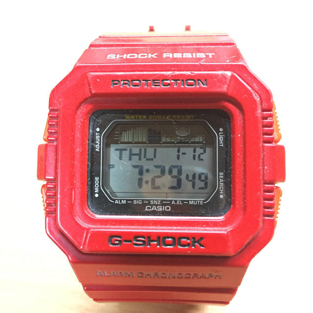 G-SHOCK(ジーショック)のG-SHOCK  赤 電池交換済み メンズの時計(腕時計(デジタル))の商品写真