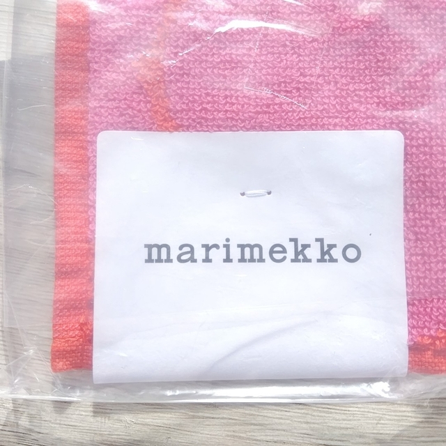 marimekko(マリメッコ)の【新品】【marimekko】マリメッコ ハンカチ ピンク レッド 花柄 レディースのファッション小物(ハンカチ)の商品写真