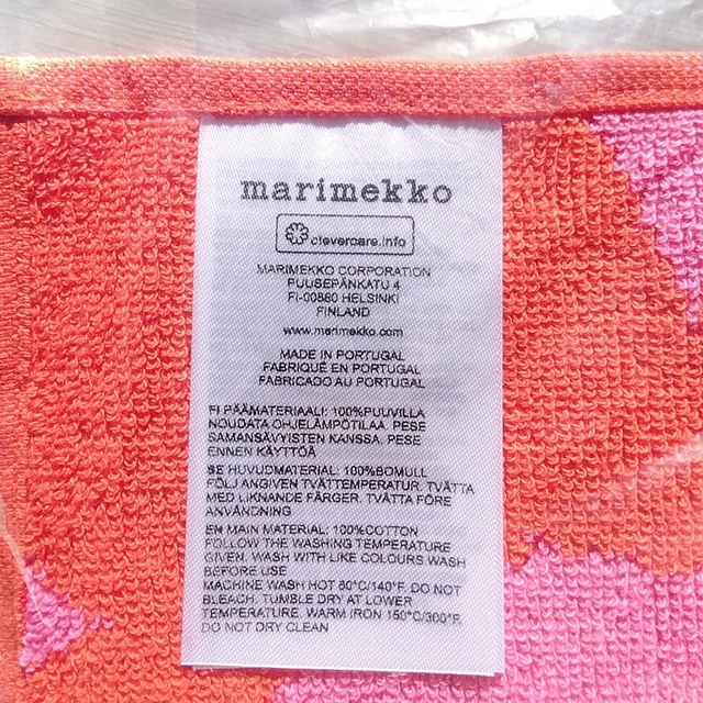 marimekko(マリメッコ)の【新品】【marimekko】マリメッコ ハンカチ ピンク レッド 花柄 レディースのファッション小物(ハンカチ)の商品写真