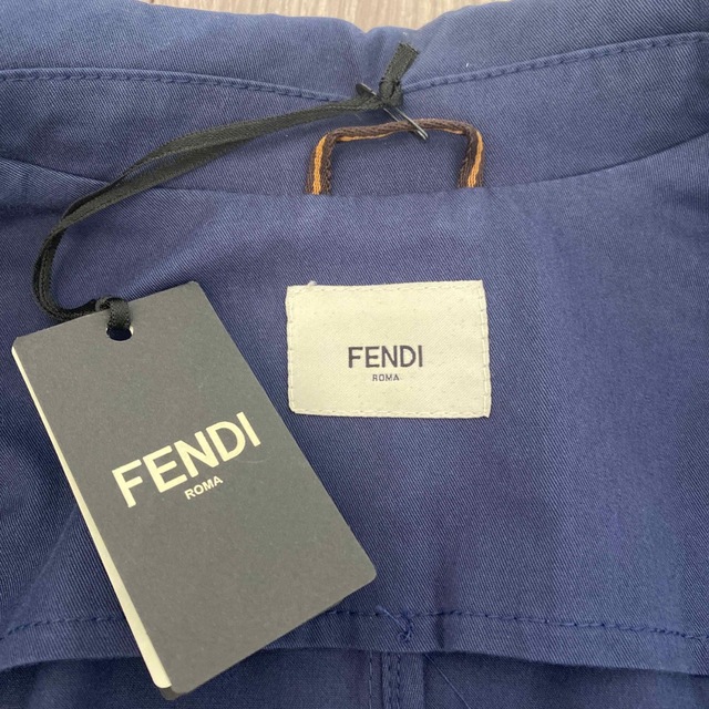 新品　FENDIコート　ハンガー付き