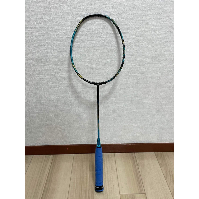 バドミントンラケット YONEX