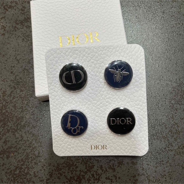 Christian Dior(クリスチャンディオール)のDior ピンバッジ ノベルティ エンタメ/ホビーのコレクション(ノベルティグッズ)の商品写真