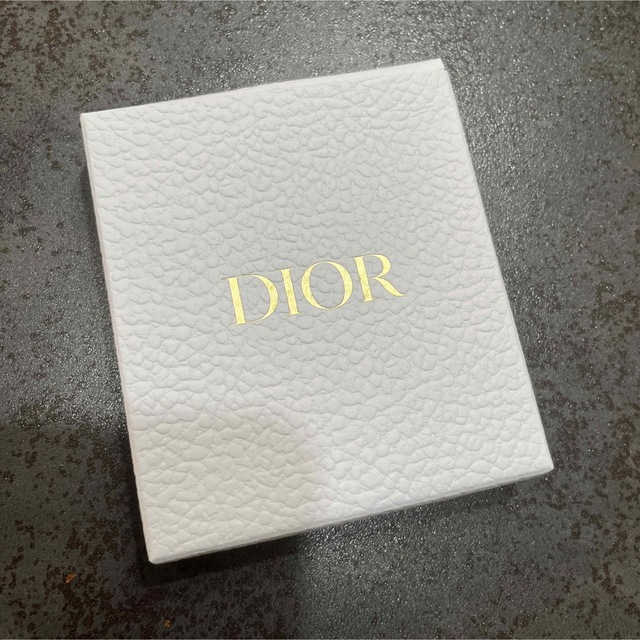 Christian Dior(クリスチャンディオール)のDior ピンバッジ ノベルティ エンタメ/ホビーのコレクション(ノベルティグッズ)の商品写真