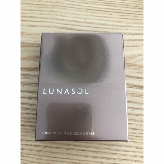 LUNASOL(ルナソル)のGW限定セール☆ルナソル  アイシャドウ　01 ベージュベージュ コスメ/美容のベースメイク/化粧品(アイシャドウ)の商品写真