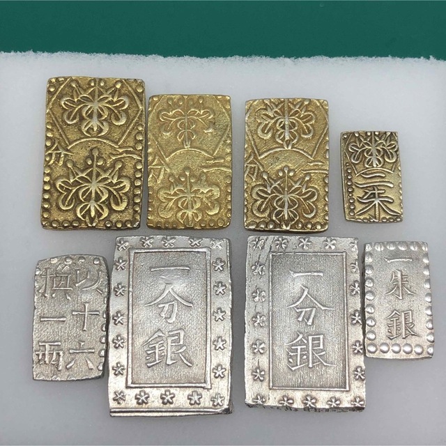 安政二分金、明治二分金、万延二朱金、天保一分銀、明治一朱銀、嘉永一