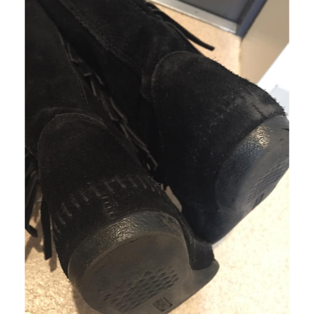 Minnetonka(ミネトンカ)のミネトンカ フリンジブーツ ミドル レディースの靴/シューズ(ブーツ)の商品写真