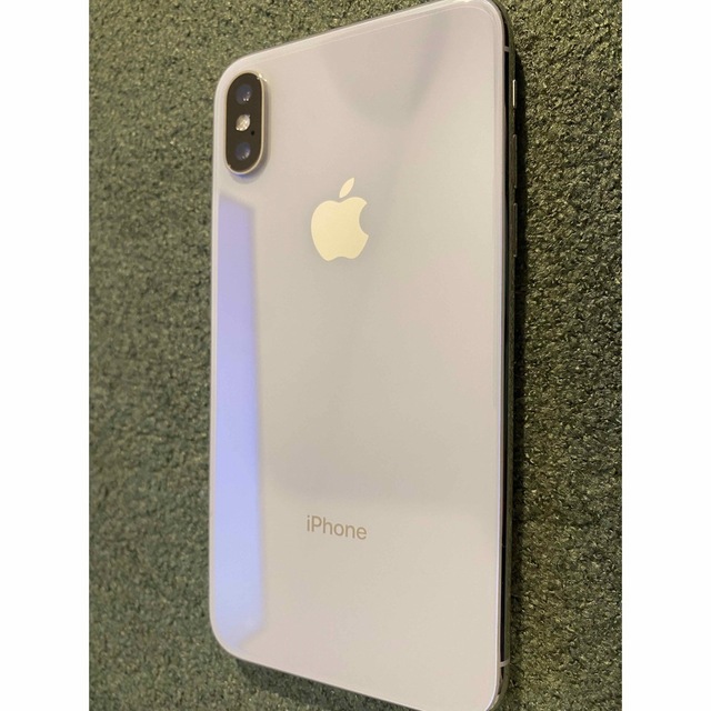 Apple(アップル)のiPhone X 256GB .シルバー ソフトバンク スマホ/家電/カメラのスマートフォン/携帯電話(スマートフォン本体)の商品写真