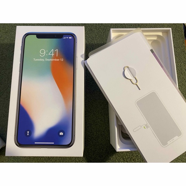 Apple(アップル)のiPhone X 256GB .シルバー ソフトバンク スマホ/家電/カメラのスマートフォン/携帯電話(スマートフォン本体)の商品写真