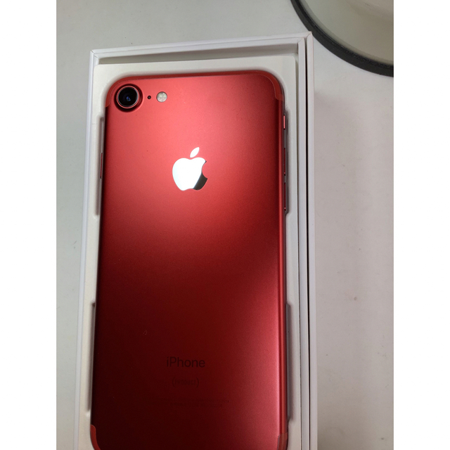 Apple(アップル)のアイホン7 docomo SIMフリー　128G 美品　赤 スマホ/家電/カメラのスマートフォン/携帯電話(スマートフォン本体)の商品写真