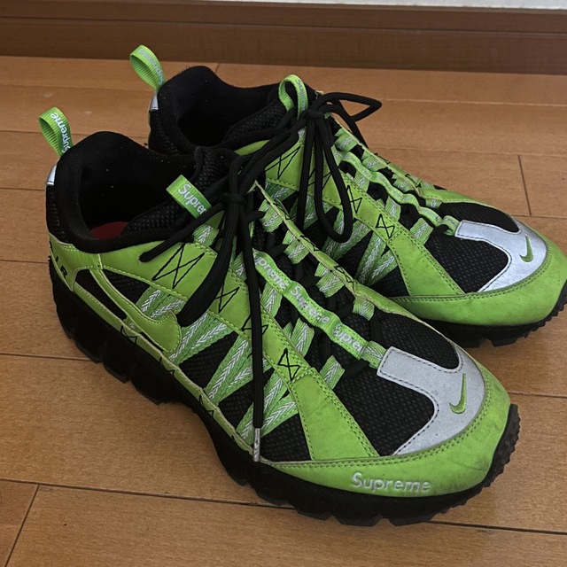 SUPREME × NIKE AIR HUMARA GREEN