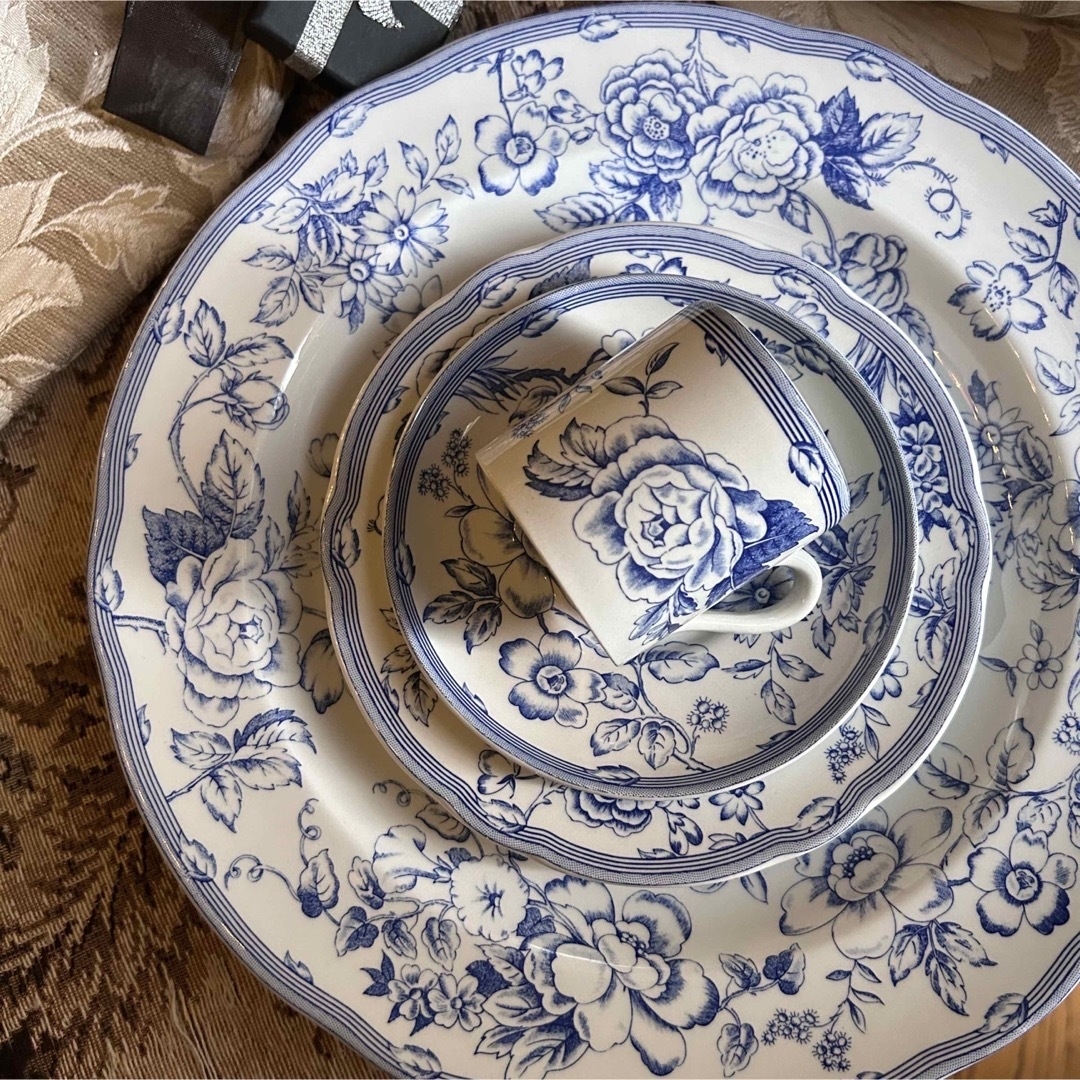 LAURA ASHLEY(ローラアシュレイ)の英国製【LAURA ASHLEY】by Spode デミタス トリオ インテリア/住まい/日用品のキッチン/食器(食器)の商品写真