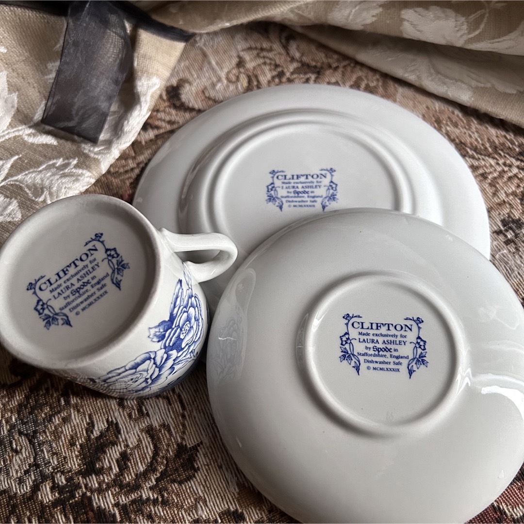 LAURA ASHLEY(ローラアシュレイ)の英国製【LAURA ASHLEY】by Spode デミタス トリオ インテリア/住まい/日用品のキッチン/食器(食器)の商品写真