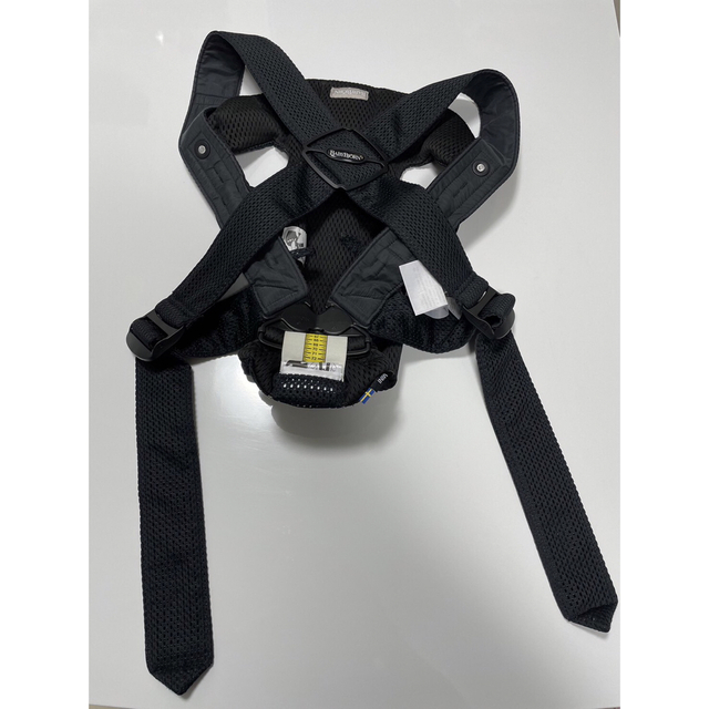 BABYBJORN(ベビービョルン)の【値下げ】BABY BJORN キャリアMINI Air 抱っこ紐 キッズ/ベビー/マタニティの外出/移動用品(抱っこひも/おんぶひも)の商品写真