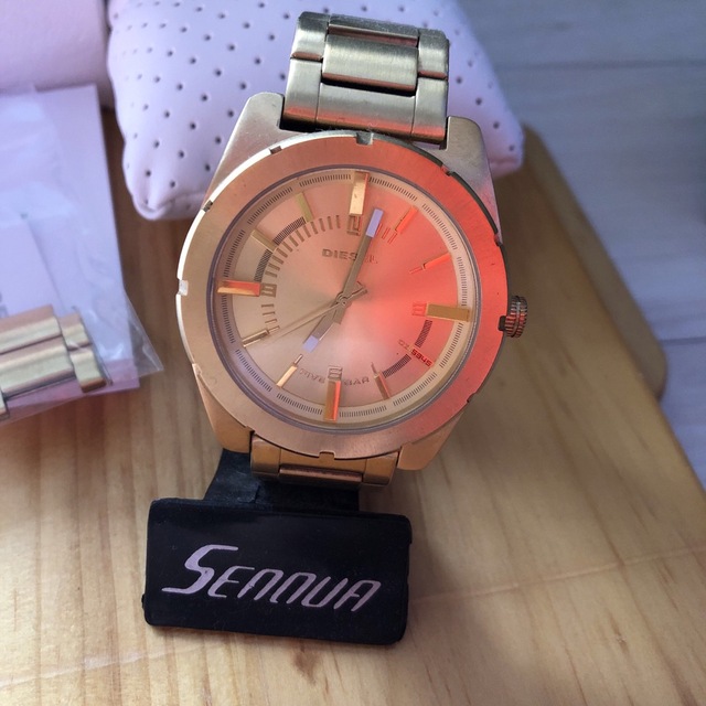 DIESEL(ディーゼル)の【値下げ】diesel ディーゼル　ゴールド　腕時計 メンズの時計(腕時計(アナログ))の商品写真
