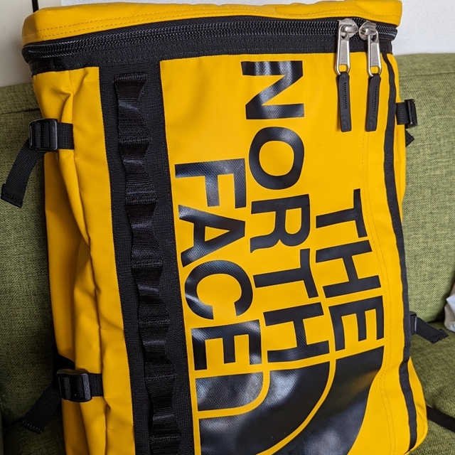 THE NORTH FACE リュック イエロー