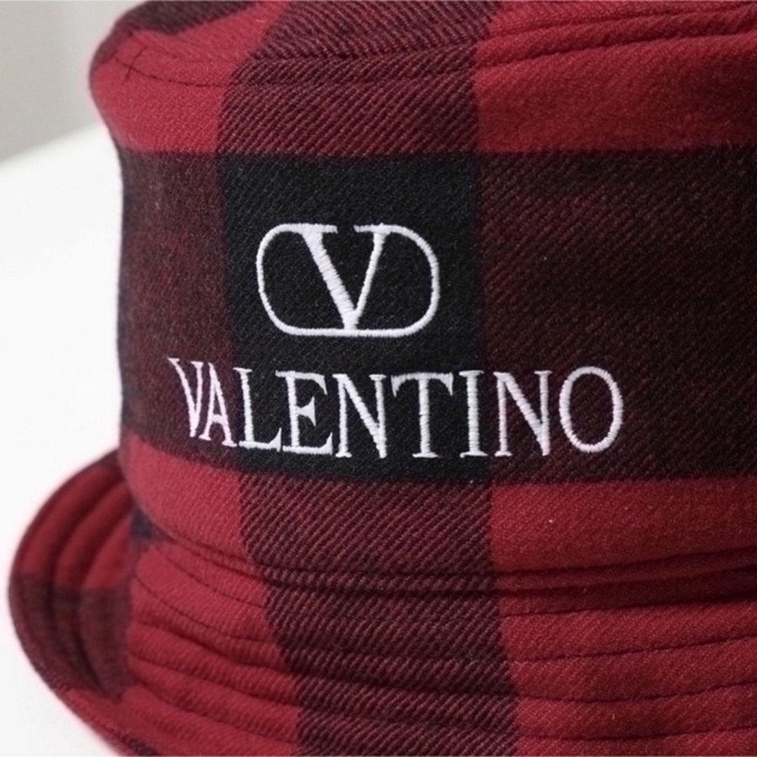 VALENTINO(ヴァレンティノ)のVALENTINOヴァレンティノ バケットハット チェック レッド 赤 57 メンズの帽子(ハット)の商品写真