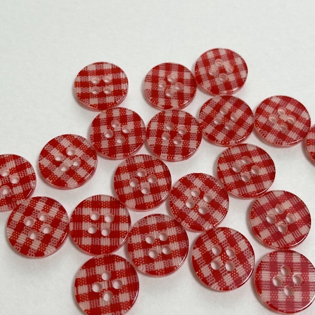 ギンガムチェックボタン 赤 ハンドメイドの素材/材料(各種パーツ)の商品写真