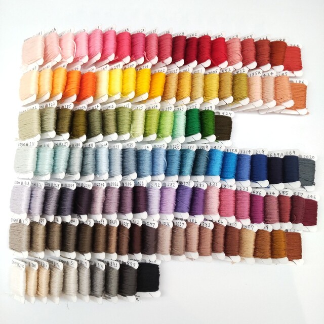 コスモ 刺繍糸 124色＋おまけのセット