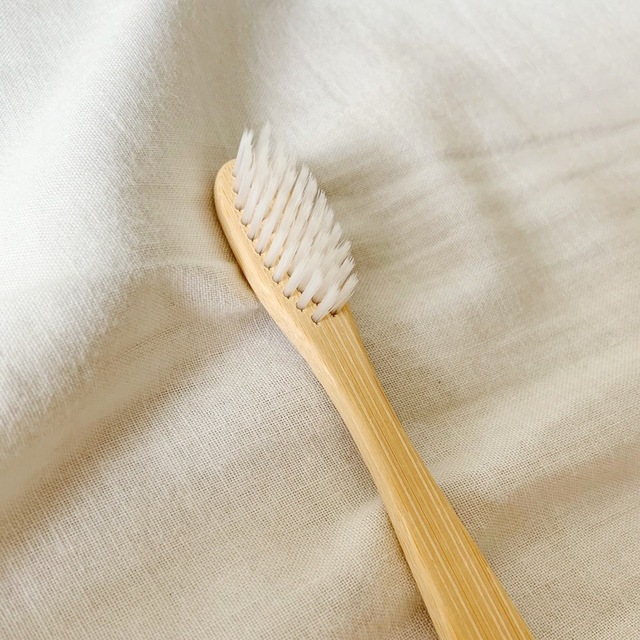 Bamboo Toothbrush 2set コスメ/美容のオーラルケア(歯ブラシ/デンタルフロス)の商品写真