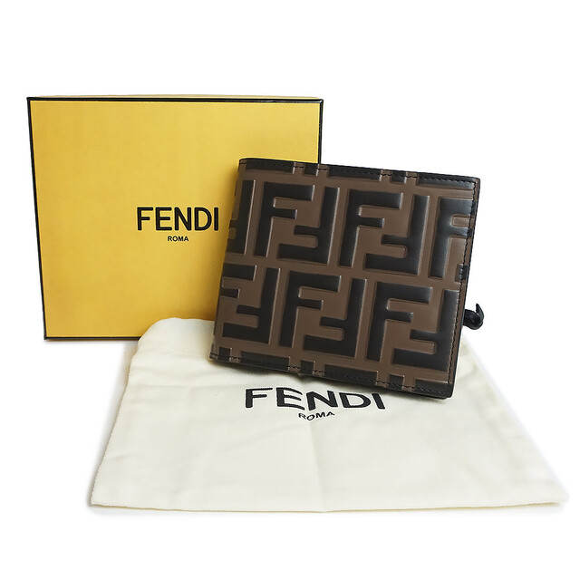 フェンディ FENDI エンボス ズッカ FF 二つ折り財布 札入れ カーフスキン レザー ブラウン ブラック 茶 黒 7M0169  箱付（新品・未使用品）