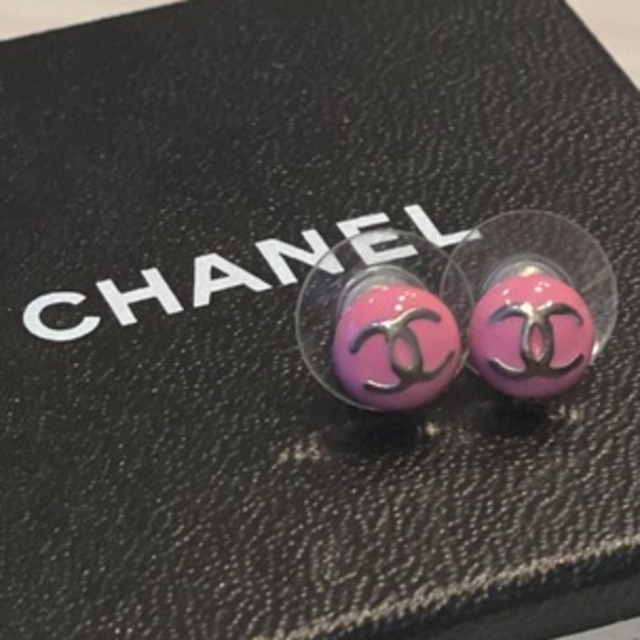 CHANEL - CHANEL シャネル ミニロゴピアス 【早い者勝ち、お値下げ】の ...