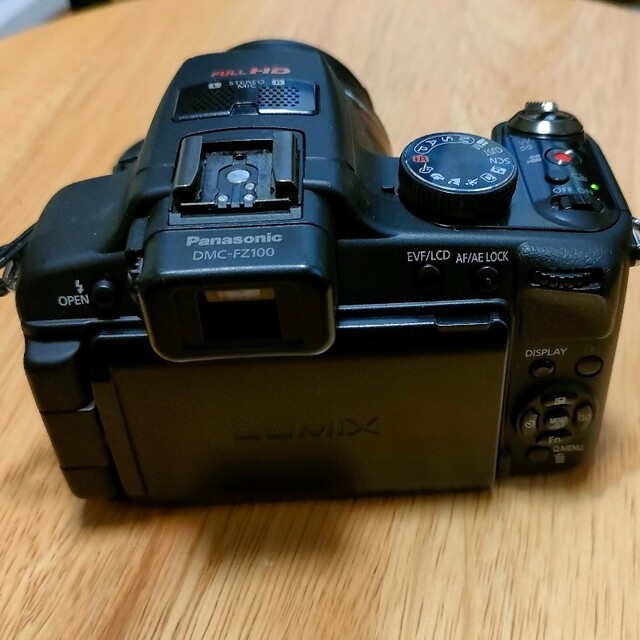 Panasonic(パナソニック)のパナソニック　LUMIX　DMC-FZ100　中古デジカメ　液晶難あり スマホ/家電/カメラのカメラ(コンパクトデジタルカメラ)の商品写真