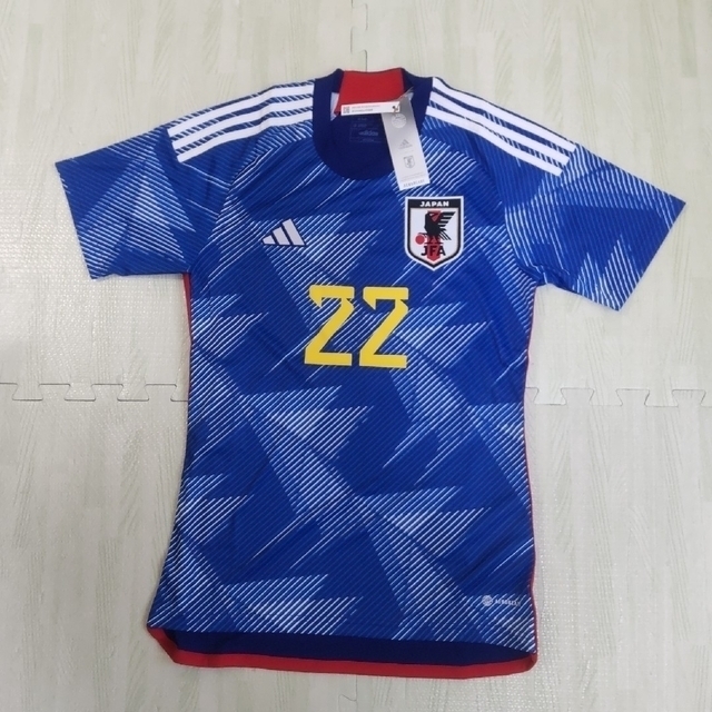 adidas(アディダス)の【タグ付き・未試着】サッカー日本代表 レプリカユニフォーム Ｌサイズ スポーツ/アウトドアのサッカー/フットサル(ウェア)の商品写真