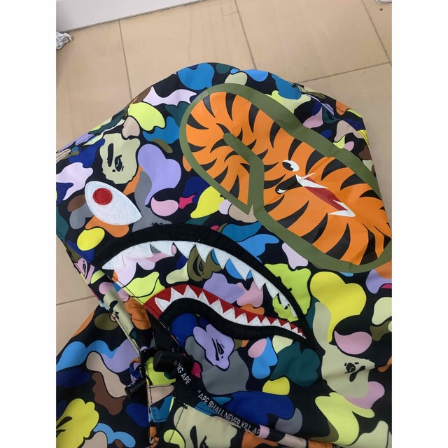 A BATHING APE(アベイシングエイプ)の激レアM！ BAPEマルチカモシャークスノボジャケット黒 メンズのジャケット/アウター(マウンテンパーカー)の商品写真