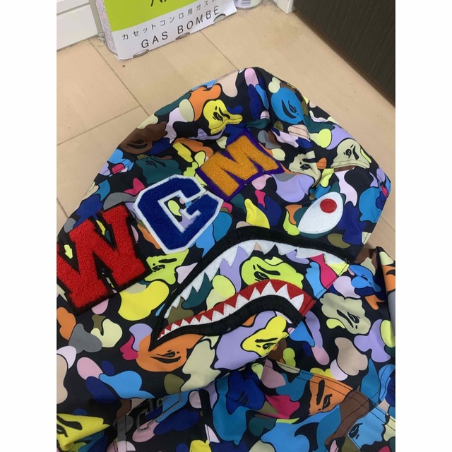 A BATHING APE(アベイシングエイプ)の激レアM！ BAPEマルチカモシャークスノボジャケット黒 メンズのジャケット/アウター(マウンテンパーカー)の商品写真