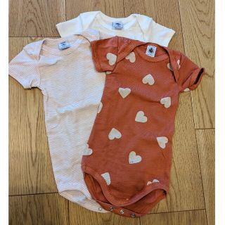 プチバトー(PETIT BATEAU)のPETIT BATEAU　半袖ボディ肌着　3枚組　12m 新品未使用(ロンパース)