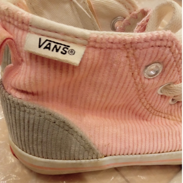 VANS(ヴァンズ)のvansピンクスニーカー17センチ キッズ/ベビー/マタニティのキッズ靴/シューズ(15cm~)(スニーカー)の商品写真