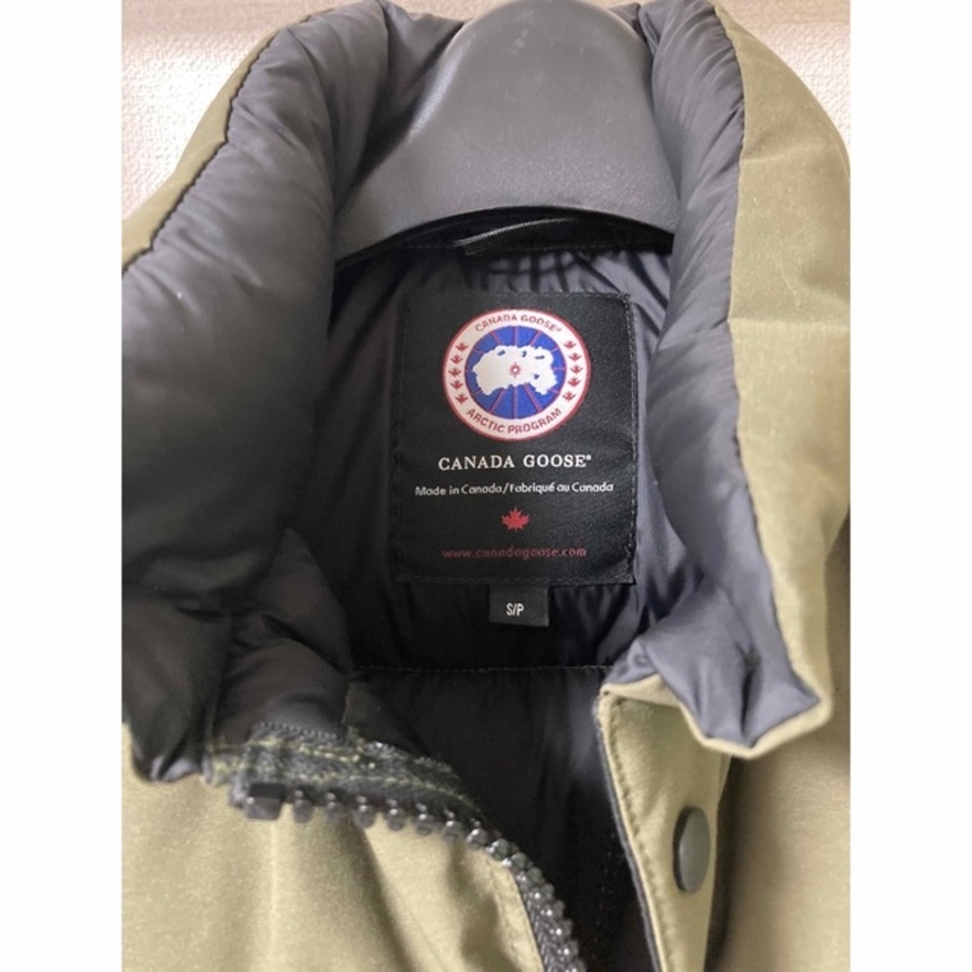 CANADA GOOSE(カナダグース)のハンコック様専用　カナダグース　ウィンザーベスト　Sサイズカーキ  メンズのジャケット/アウター(ダウンベスト)の商品写真