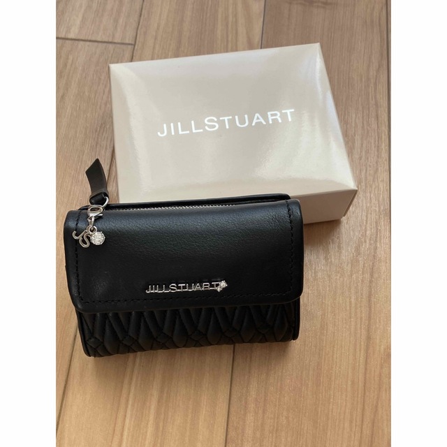 JILLSTUART(ジルスチュアート)のJILLSTUART 三つ折り財布 レディースのファッション小物(財布)の商品写真